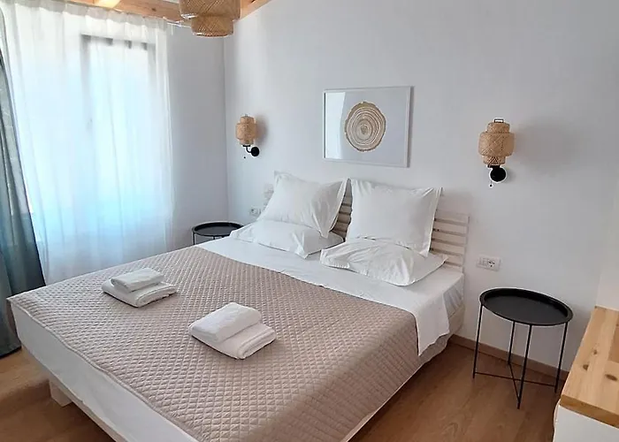 Tonea's Casa de Férias Himare