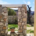 Tonea's * Himarë