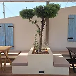 Tonea's * Himarë